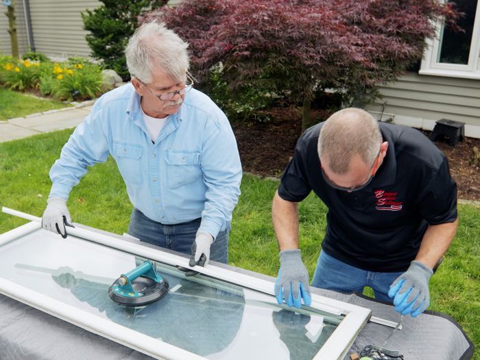 S22 E6: Tom Silva and a glass expert replace a double pane glass window