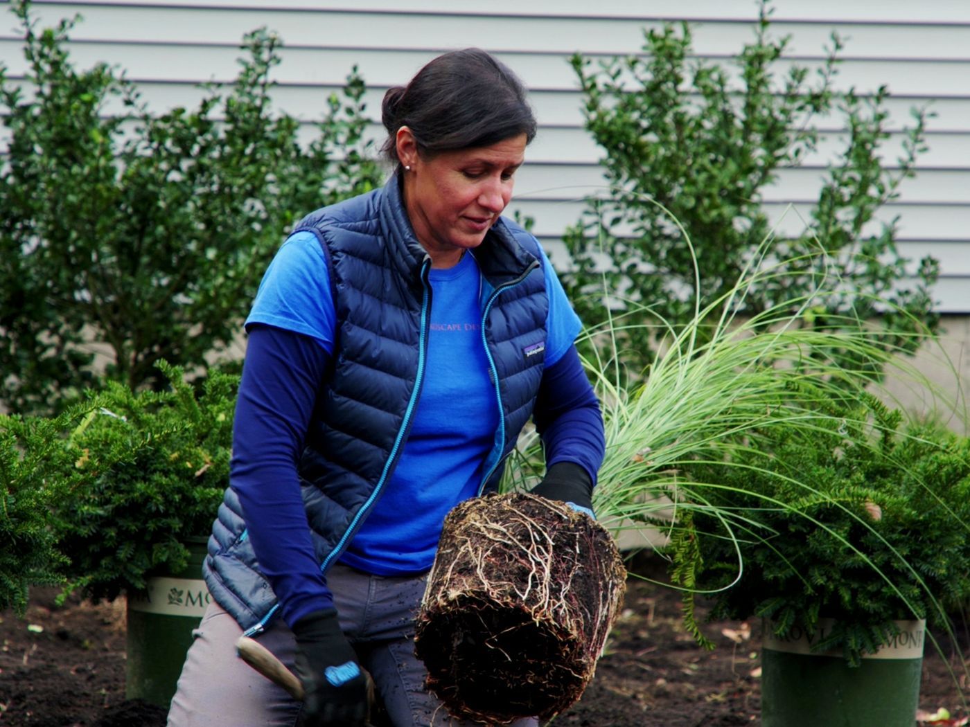 S22 E21: Jenn Nawada plants a garden bed