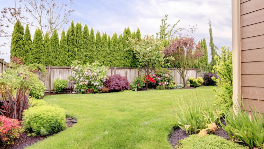 Landscaping-iStock-498015683.0